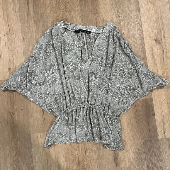 Patterson J Kincaid Originals Women's Top Size Medium Gray Animal Print Blouse - Picture 3 of 7